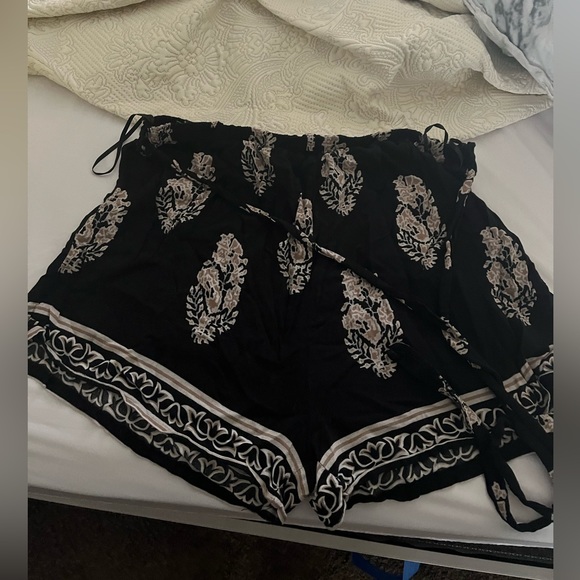 Tribal Shorts - Picture 1 of 2